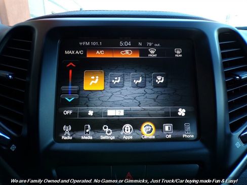 Used 2018 Jeep Cherokee Latitude Plus FWD image 36