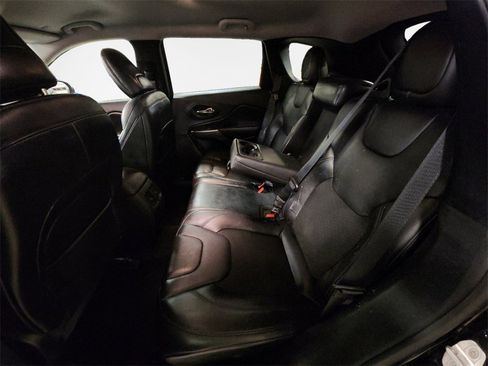 Used 2020 Jeep Cherokee Latitude Plus image 24