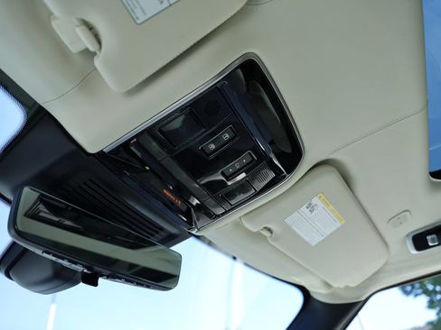 Used 2024 Land Rover Range Rover Autobiography AWD/4WD image 9