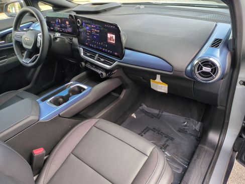 Used 2026 Chevrolet Equinox EV LT w/ Convenience Package II image 28