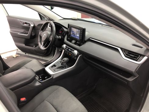 Used 2022 Toyota RAV4 XLE w/ Convenience Package image 14
