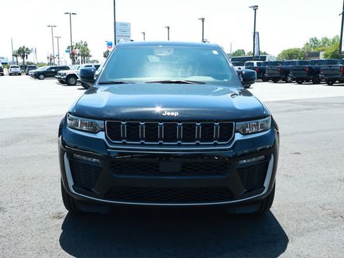 New 2026 Jeep Grand Cherokee Limited RWD image 2
