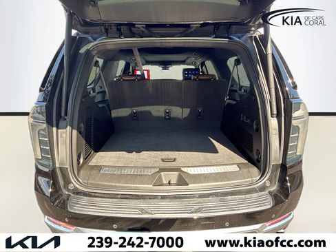 Used 2025 Chevrolet Suburban High Country AWD/4WD image 10