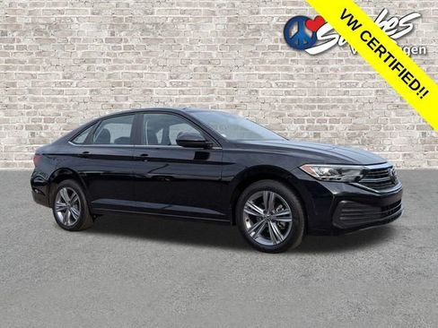 Used 2024 Volkswagen Jetta SE FWD image 2