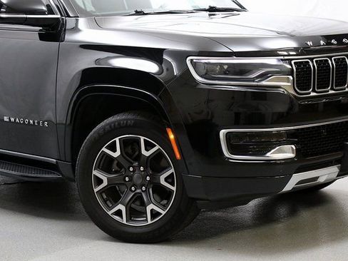 Used 2023 Jeep Wagoneer L Series III w/ Preferred Equipment Group image 3