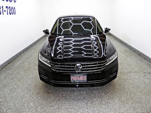 Used 2018 Volkswagen Passat 2.0T R-Line w/ R-Line Lighting Package image 2