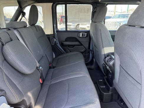 Used 2024 Jeep Wrangler Sahara image 31