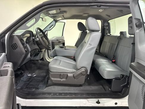 Used 2016 Ford F250 XL w/ Power Equipment Group AWD/4WD image 5