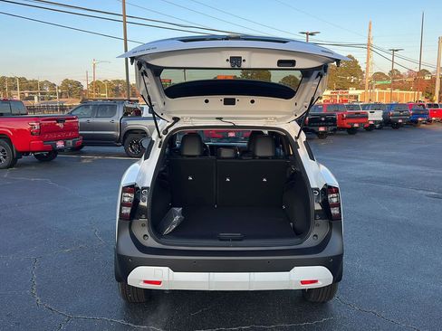 New 2026 Nissan Kicks SR w/ Cold Weather Package image 10