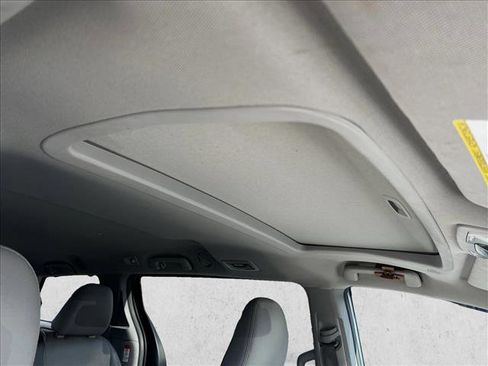 Used 2019 Toyota Sienna XLE image 23