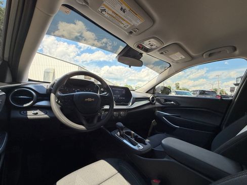 Used 2026 Chevrolet Trax LS FWD image 17