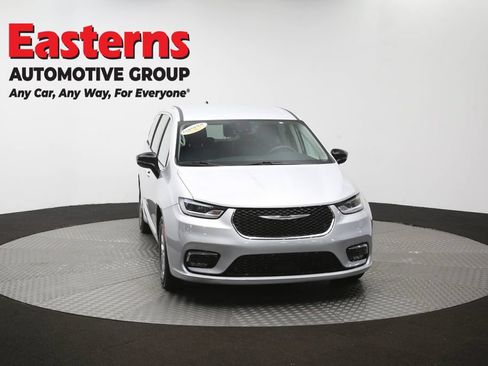 Used 2024 Chrysler Pacifica Touring-L FWD image 53
