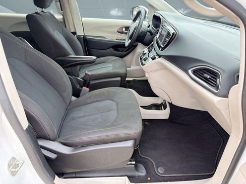 Used 2023 Chrysler Voyager LX FWD image 29