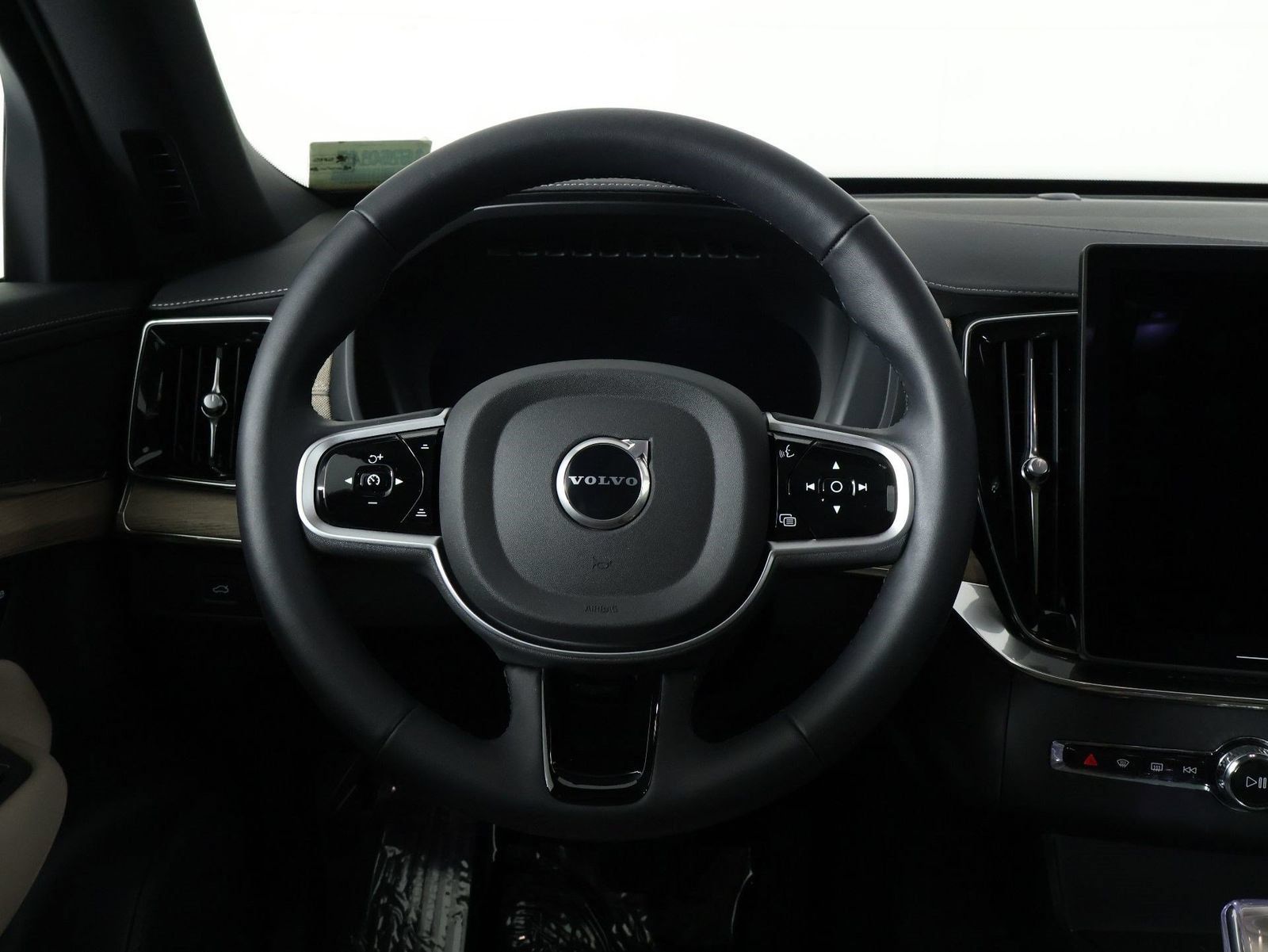 Certified 2026 Volvo XC90 B6 Plus w/ Protection Package AWD/4WD image 8