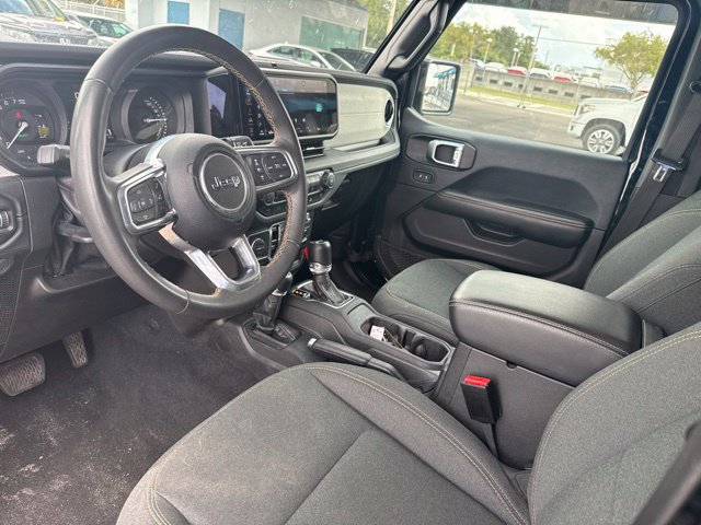 Used 2024 Jeep Wrangler Unlimited Sahara AWD/4WD image 7