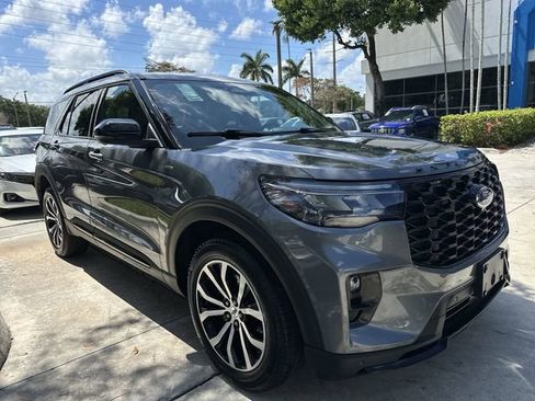 Used 2025 Ford Explorer ST-Line AWD/4WD image 19