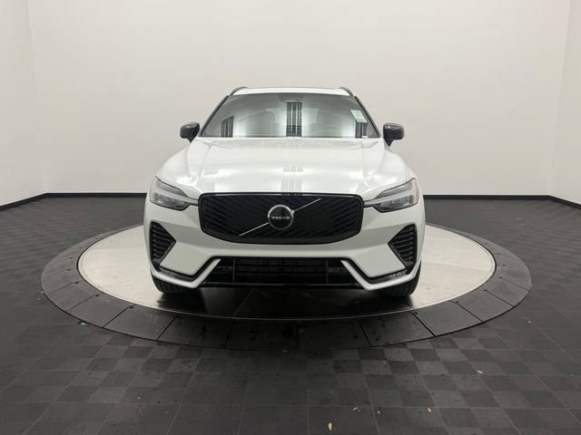 New 2026 Volvo XC60 B5 Core AWD/4WD image 2