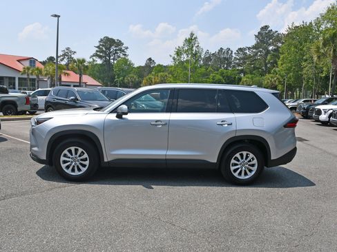 Certified 2025 Toyota Grand Highlander FWD image 2