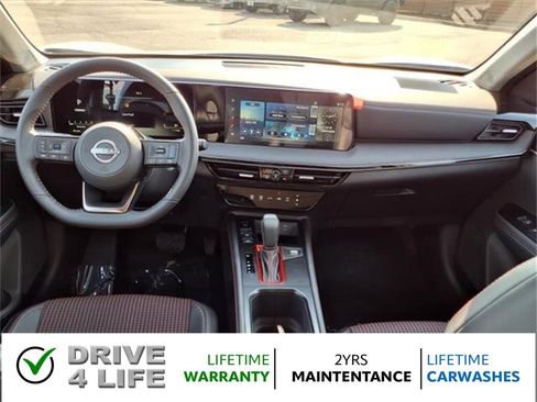 Used 2025 Nissan Kicks SR image 13