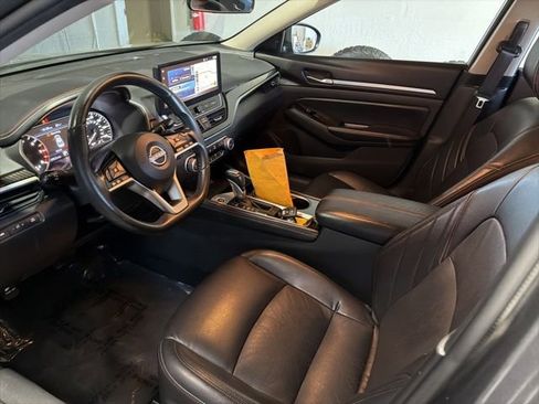 Used 2024 Nissan Altima 2.5 SR w/ SR Premium Package FWD image 8
