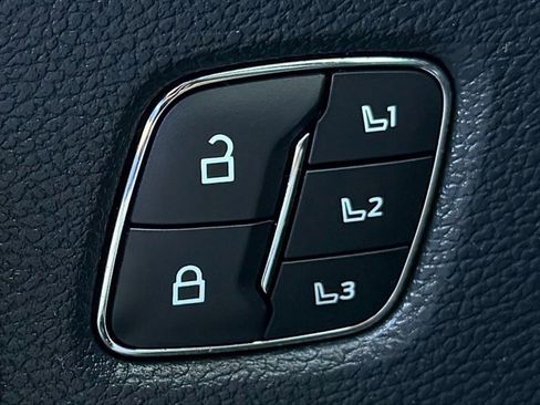 Used 2022 Ford F250 Platinum w/ FX4 Off-Road Package image 28