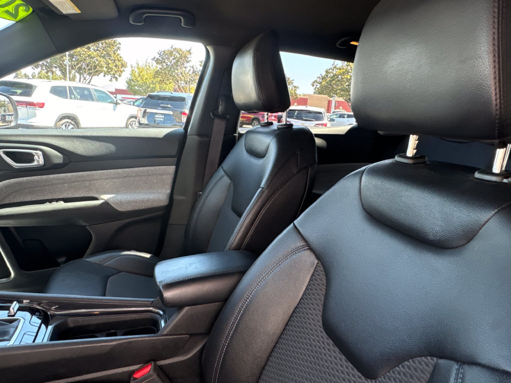 Used 2024 Jeep Compass Latitude AWD/4WD image 13
