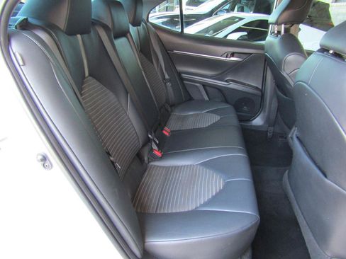 Used 2021 Toyota Camry SE FWD image 12