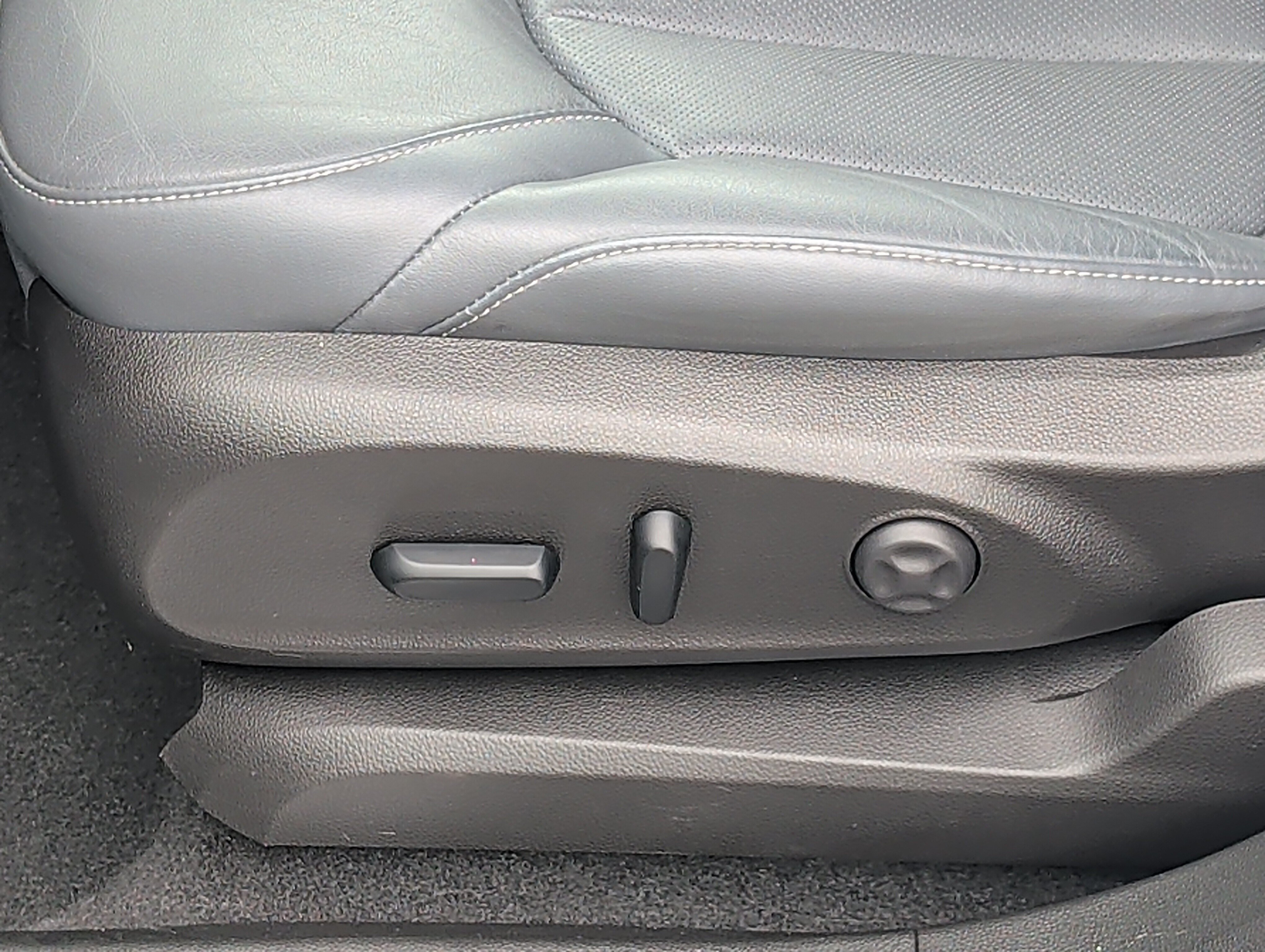 Used 2019 Buick Envision Essence FWD image 19
