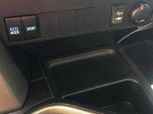 Used 2018 Toyota RAV4 Adventure AWD/4WD image 27