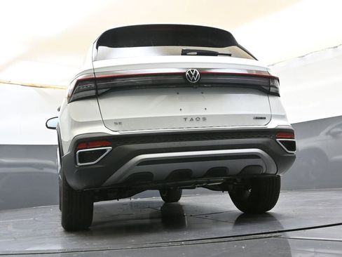 Used 2025 Volkswagen Taos SE image 30