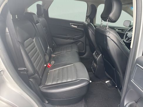 Used 2018 Ford Edge SEL w/ Equipment Group 201A AWD/4WD image 11