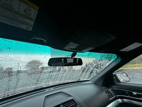 Used 2017 Ford Explorer XLT image 22