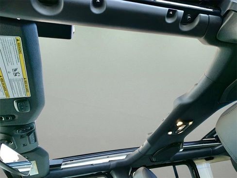 Used 2023 Jeep Wrangler Altitude image 14