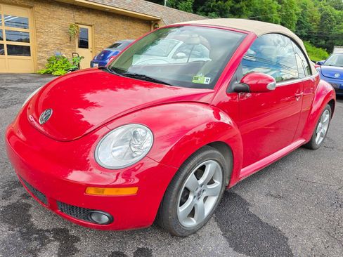 Used 2007 Volkswagen Beetle Convertible w/ Package 2 FWD image 1