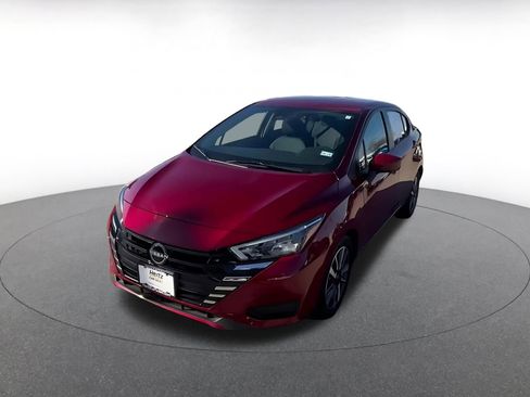 Used 2025 Nissan Versa SV image 4