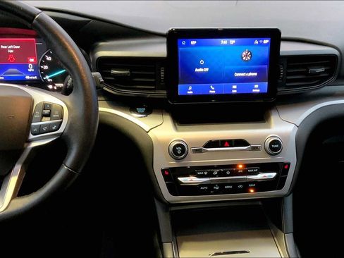 Used 2022 Ford Explorer XLT image 6