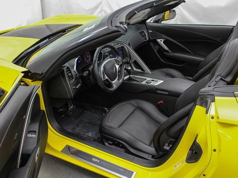 Used 2016 Chevrolet Corvette Stingray Convertible w/ 2LT Preferred Equipment Group RWD image 20