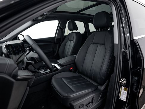 Certified 2025 Audi Q5 Premium w/ Convenience Package AWD/4WD image 14