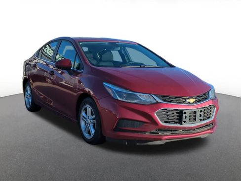 Used 2017 Chevrolet Cruze LT w/ Sun And Sound Package FWD image 8