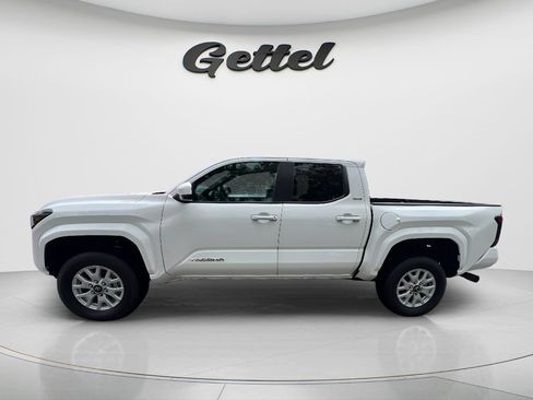 Used 2024 Toyota Tacoma SR5 AWD/4WD image 8