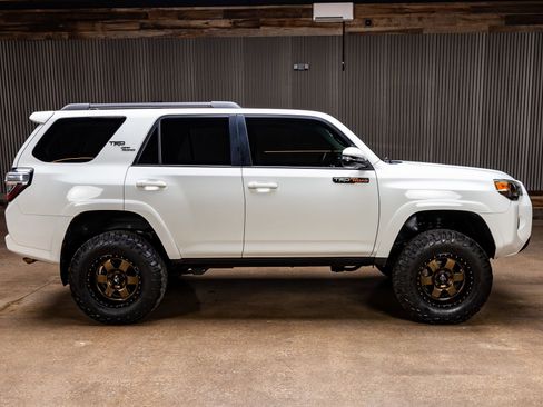Used 2017 Toyota 4Runner TRD Off-Road Premium image 10
