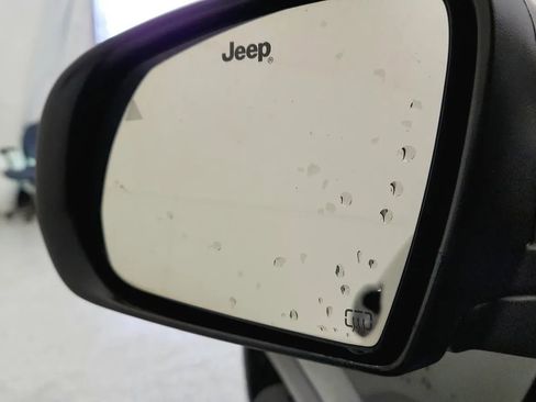 Used 2022 Jeep Compass Limited image 25