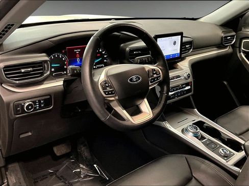 Used 2023 Ford Explorer XLT w/ Equipment Group 202A image 12