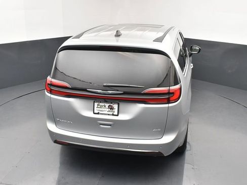 New 2026 Chrysler Pacifica Select AWD/4WD image 17