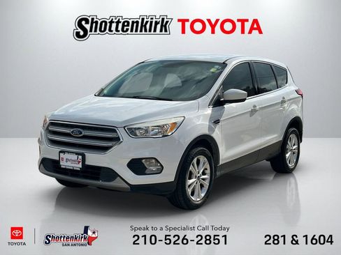 Used 2019 Ford Escape SE image 1
