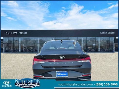 Certified 2023 Hyundai Elantra SE FWD image 7