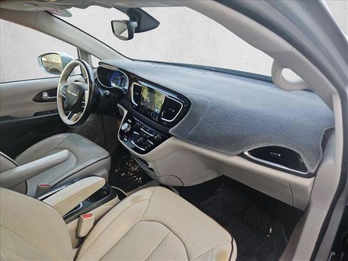 Used 2019 Chrysler Pacifica Limited FWD image 25