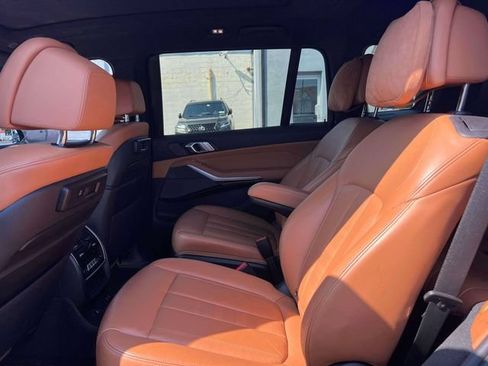 Used 2020 BMW X7 M50i w/ Dynamic Handling Package AWD/4WD image 19