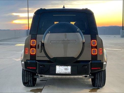 New 2026 Land Rover Defender 110 X-Dynamic SE image 4