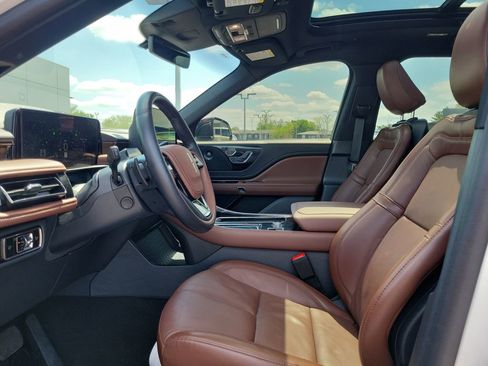 Certified 2025 Lincoln Aviator Reserve AWD/4WD image 18
